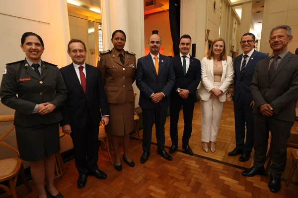 Governador de Minas recebe Medalha do Mérito da Advocacia-Geral do Estado