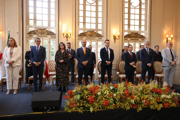 Governador de Minas recebe Medalha do Mérito da Advocacia-Geral do Estado
