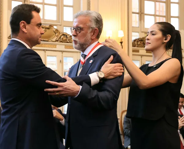 Governador de Minas recebe Medalha do Mérito da Advocacia-Geral do Estado