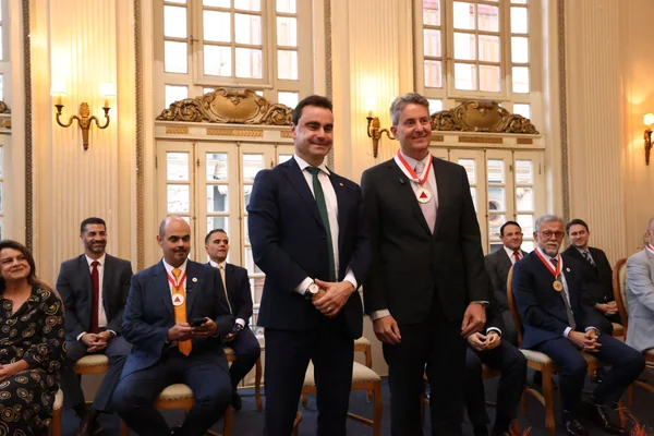 Governador de Minas recebe Medalha do Mérito da Advocacia-Geral do Estado