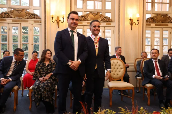 Governador de Minas recebe Medalha do Mérito da Advocacia-Geral do Estado