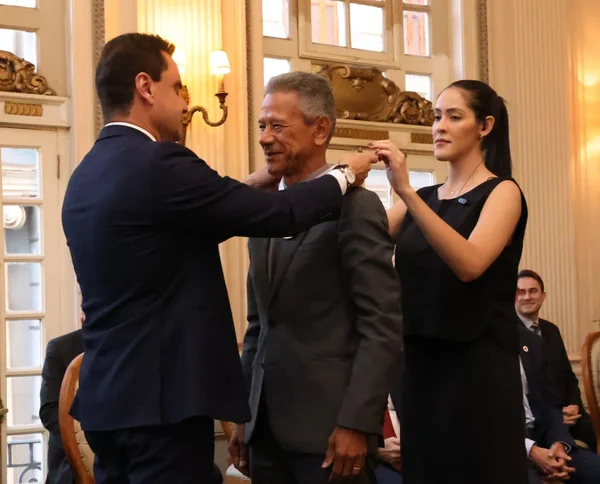 Governador de Minas recebe Medalha do Mérito da Advocacia-Geral do Estado