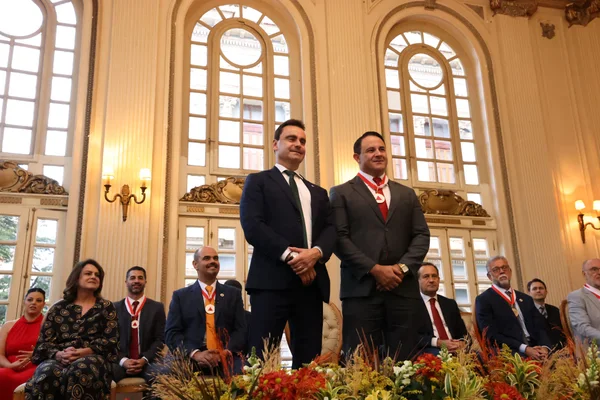 Governador de Minas recebe Medalha do Mérito da Advocacia-Geral do Estado