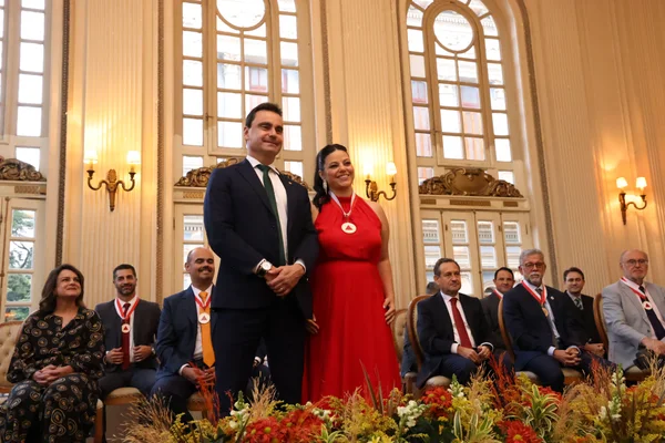 Governador de Minas recebe Medalha do Mérito da Advocacia-Geral do Estado