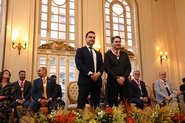 Governador de Minas recebe Medalha do Mérito da Advocacia-Geral do Estado
