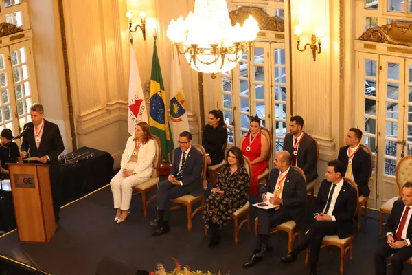 Governador de Minas recebe Medalha do Mérito da Advocacia-Geral do Estado