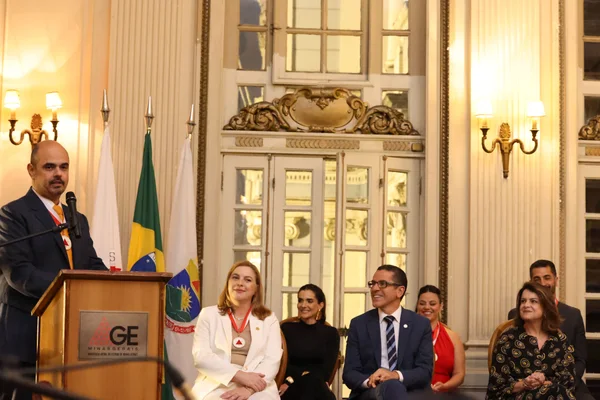 Governador de Minas recebe Medalha do Mérito da Advocacia-Geral do Estado