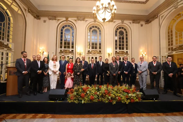 Governador de Minas recebe Medalha do Mérito da Advocacia-Geral do Estado