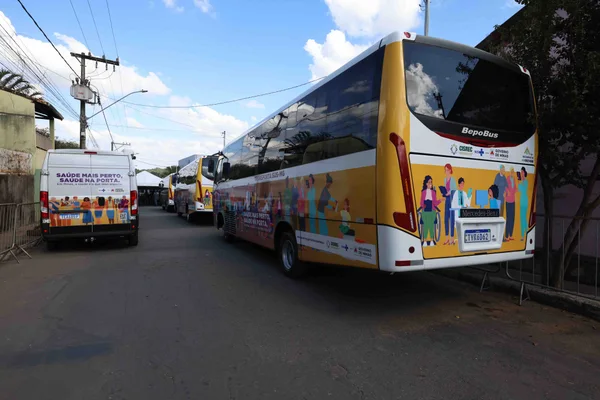 Governo de Minas entrega micro-ônibus e vacimóveis para ampliar acesso à saúde na região de Matozinhos