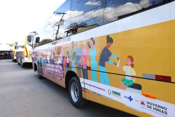 Governo de Minas entrega micro-ônibus e vacimóveis para ampliar acesso à saúde na região de Matozinhos