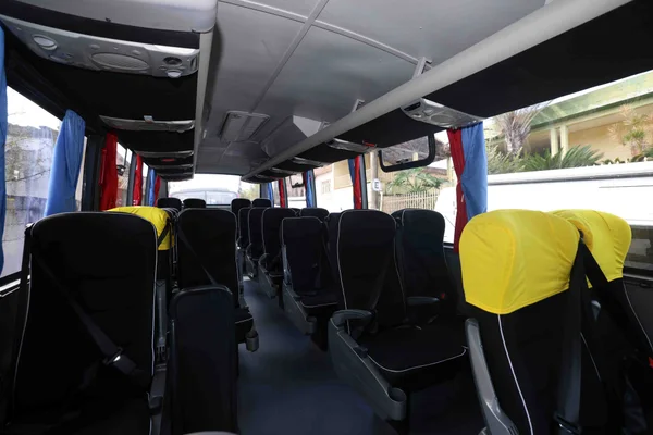 Governo de Minas entrega micro-ônibus e vacimóveis para ampliar acesso à saúde na região de Matozinhos