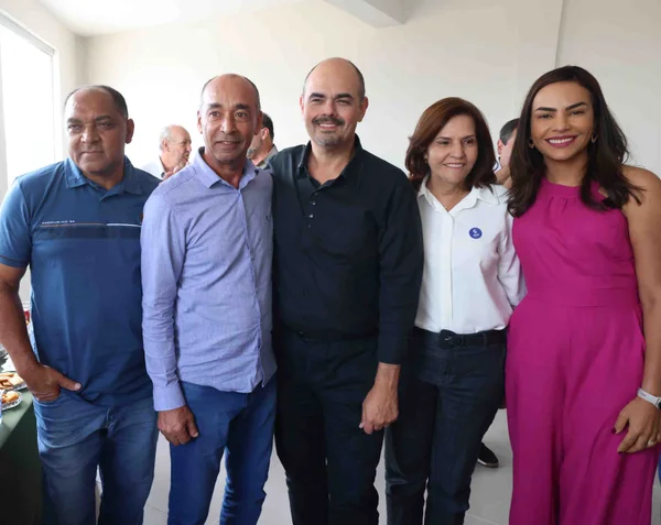 Governo de Minas entrega micro-ônibus e vacimóveis para ampliar acesso à saúde na região de Matozinhos