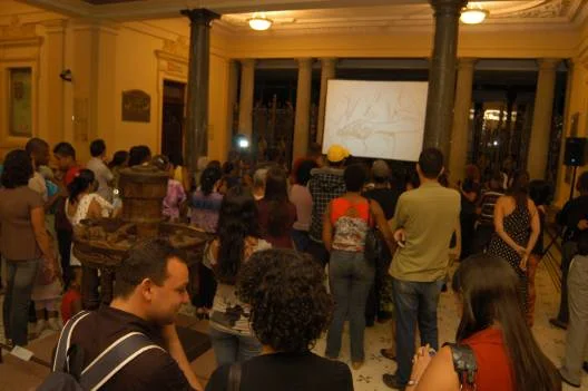 Abertura da exposição de fotos Reflito o Conflito no Museu de Oficios