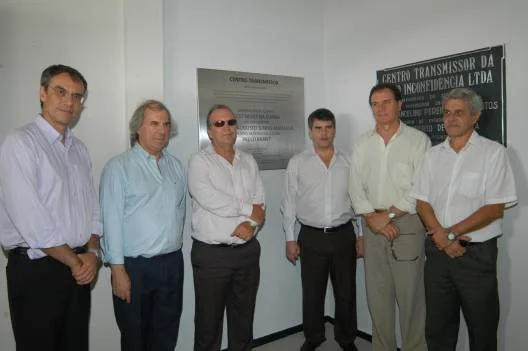 Descerramento da placa que marcou a reinauguração do centro de transmissão