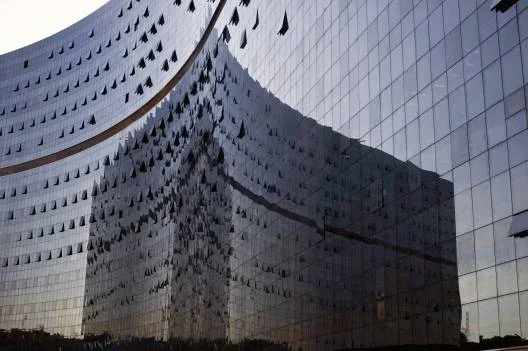 O moderno complexo de prédios foi projetado por Oscar Niemeyer