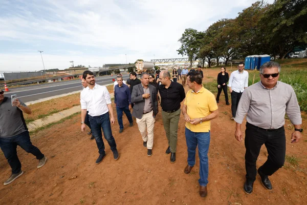 Governo de Minas vistoria obra de acesso a distrito industrial na BR-491, em São Sebastião do Paraíso