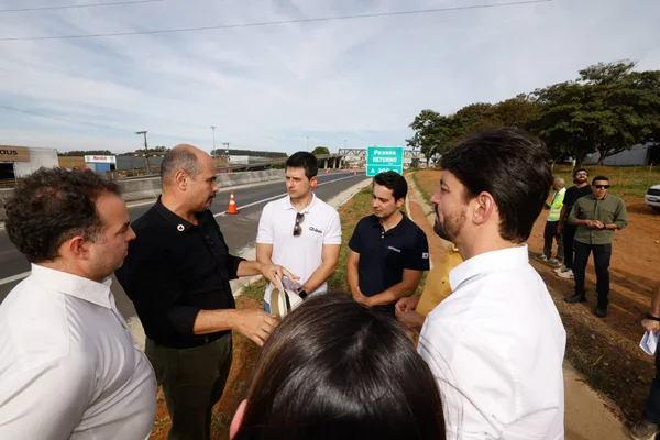 Governo de Minas vistoria obra de acesso a distrito industrial na BR-491, em São Sebastião do Paraíso