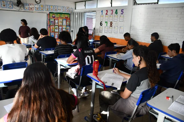 Rede estadual de Minas tem recorde de participação no Simulado Enem MG e registra avanço no desempenho dos estudantes
