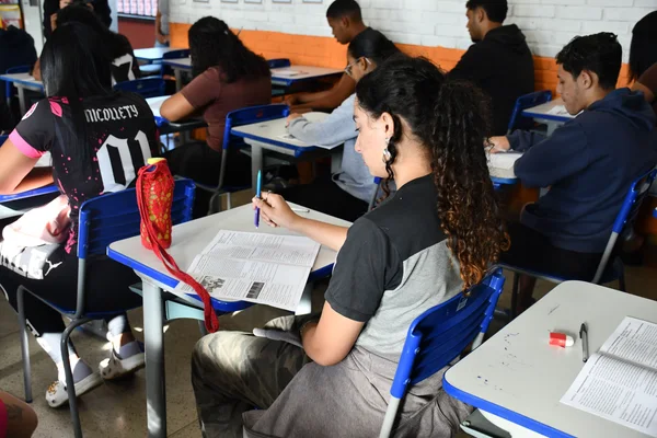 Rede estadual de Minas tem recorde de participação no Simulado Enem MG e registra avanço no desempenho dos estudantes
