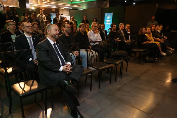Com apoio do Governo de Minas, Cemig anuncia iniciativa que reduz em até 26% a conta de luz