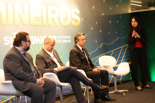 Com apoio do Governo de Minas, Cemig anuncia iniciativa que reduz em até 26% a conta de luz