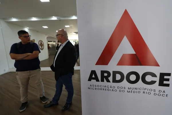 Governo de Minas transfere capital para Governador Valadares e anuncia R$ 2,8 bilhões do Acordo do Rio Doce para região atingida por rompimento de barragem