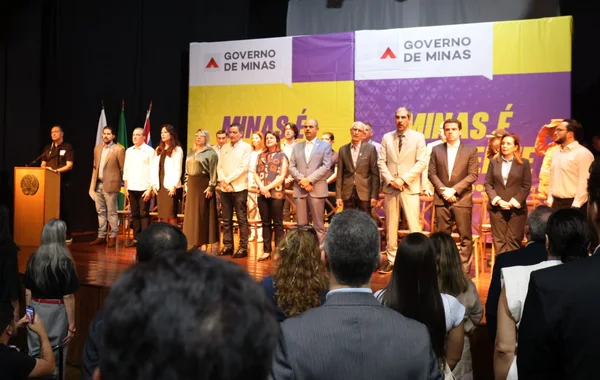 Governo de Minas transfere capital para Governador Valadares e anuncia R$ 2,8 bilhões do Acordo do Rio Doce para região atingida por rompimento de barragem