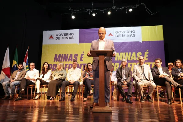 Governo de Minas transfere capital para Governador Valadares e anuncia R$ 2,8 bilhões do Acordo do Rio Doce para região atingida por rompimento de barragem