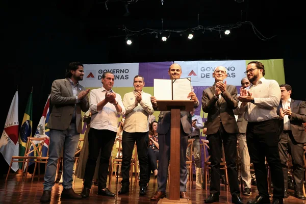Governo de Minas transfere capital para Governador Valadares e anuncia R$ 2,8 bilhões do Acordo do Rio Doce para região atingida por rompimento de barragem