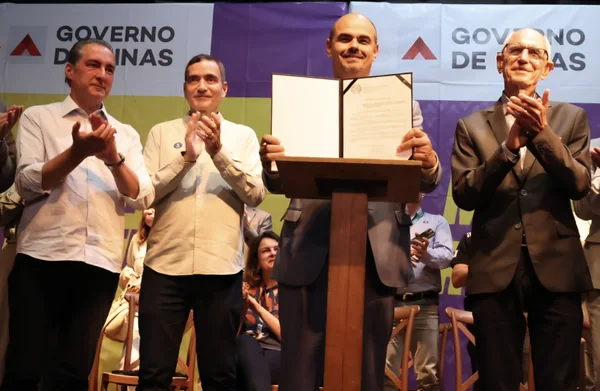 Governo de Minas transfere capital para Governador Valadares e anuncia R$ 2,8 bilhões do Acordo do Rio Doce para região atingida por rompimento de barragem
