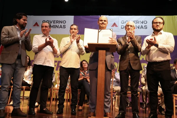 Governo de Minas transfere capital para Governador Valadares e anuncia R$ 2,8 bilhões do Acordo do Rio Doce para região atingida por rompimento de barragem