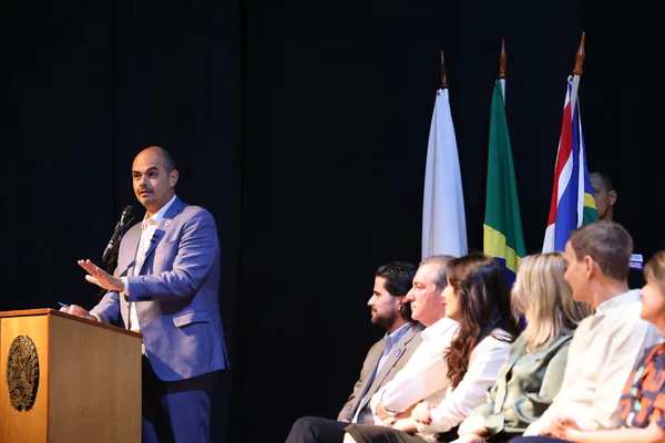 Governo de Minas transfere capital para Governador Valadares e anuncia R$ 2,8 bilhões do Acordo do Rio Doce para região atingida por rompimento de barragem