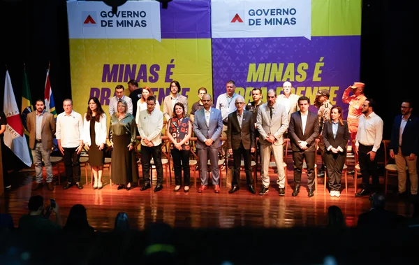 Governo de Minas transfere capital para Governador Valadares e anuncia R$ 2,8 bilhões do Acordo do Rio Doce para região atingida por rompimento de barragem
