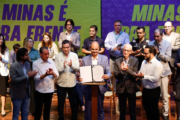 Governo de Minas transfere capital para Governador Valadares e anuncia R$ 2,8 bilhões do Acordo do Rio Doce para região atingida por rompimento de barragem