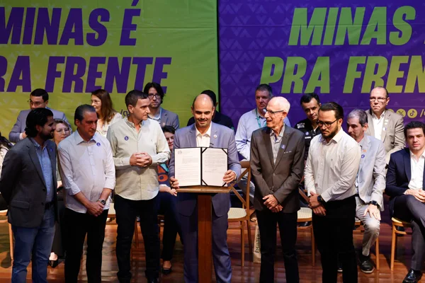 Governo de Minas transfere capital para Governador Valadares e anuncia R$ 2,8 bilhões do Acordo do Rio Doce para região atingida por rompimento de barragem
