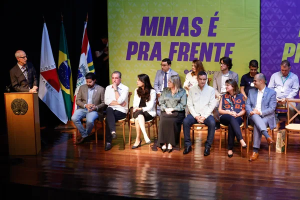 Governo de Minas transfere capital para Governador Valadares e anuncia R$ 2,8 bilhões do Acordo do Rio Doce para região atingida por rompimento de barragem