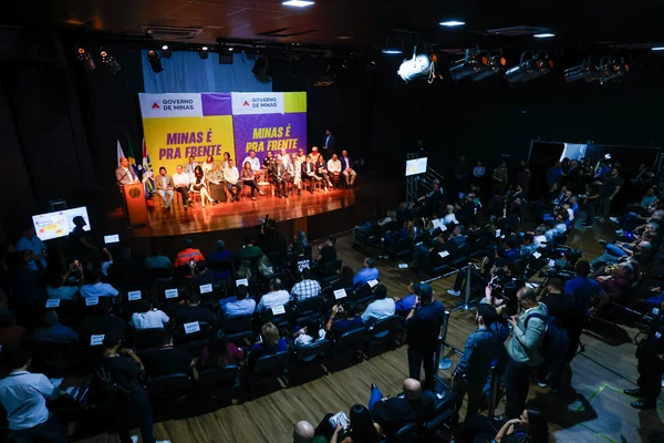 Governo de Minas transfere capital para Governador Valadares e anuncia R$ 2,8 bilhões do Acordo do Rio Doce para região atingida por rompimento de barragem