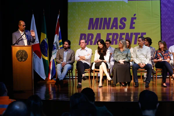 Governo de Minas transfere capital para Governador Valadares e anuncia R$ 2,8 bilhões do Acordo do Rio Doce para região atingida por rompimento de barragem