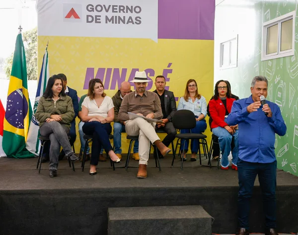 Governo de Minas entrega novo prédio de escola estadual em Virginópolis e amplia acesso à educação
