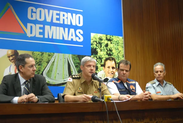 Carlos Gonçalves, Eduardo Mendes de Souza, Alexandre Lucas e Aurélio Mendonça na Sala de Pronunciamentos no Palácio dos Despachos