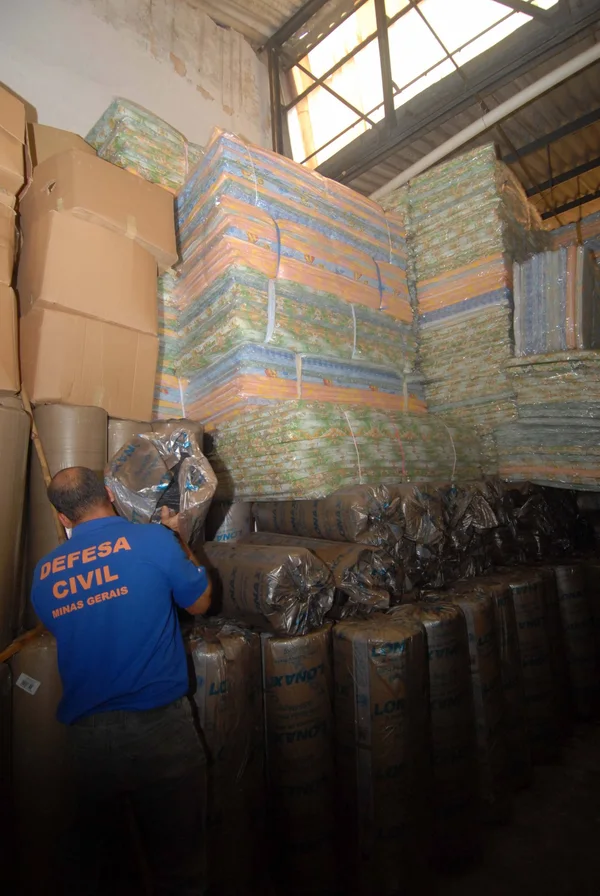 Colchões e rolos de lonas de 400 m² a unidade