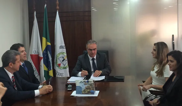 Convênio assinado entre Servas e Ministério Público vai beneficiar, inicialmente, 100 famílias