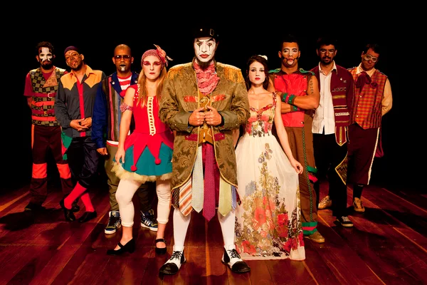 Trupe “O Teatro Mágico”, que está de volta a Belo Horizonte, tem mais de 300 mil CDs vendidos no país