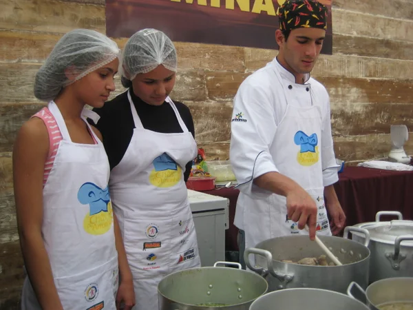 O programa Chefs do Amanhã já qualificou 1.300 jovens em culinária saudável