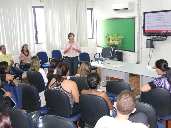 Durante o curso, os participantes recebem orientações para fortalecer equipes de atenção básica