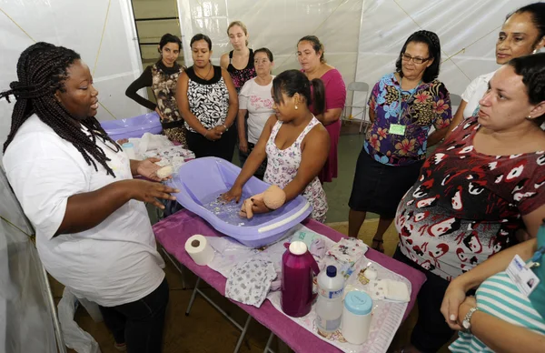 Além das gestantes, também participam das ações mães com crianças até um ano de idade e familiares