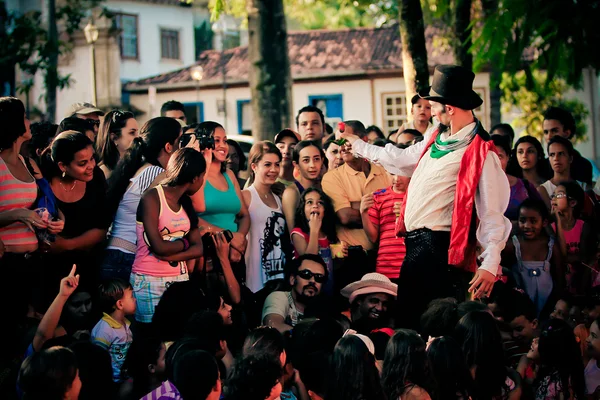 Quaquaraquaquá e encontro de palhaços diverte o público