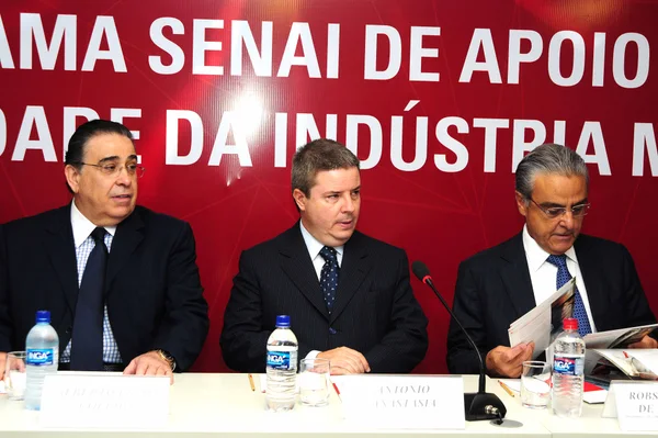 Alberto Pinto Coelho, Antonio Anastasia e Robson Andrade durante apresentação do programa