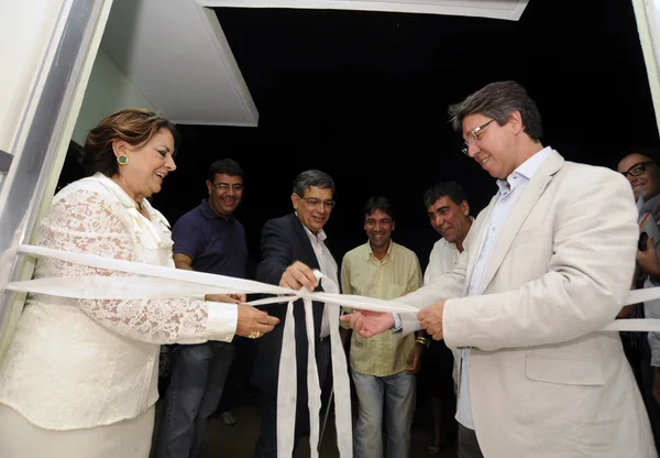 Secretario de Saúde e prefeita do município inauguraram as novas obras