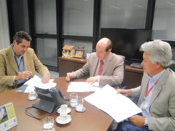Secretário Elmiro Nascimento, com representantes da Emater e da UTZ Certified
